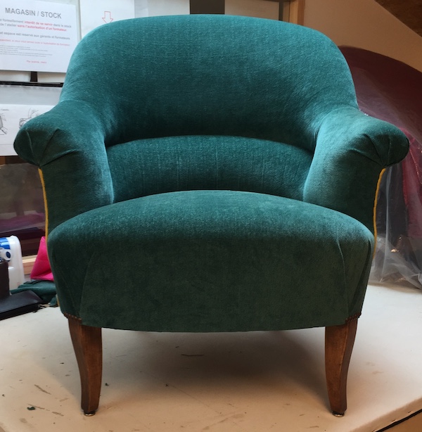 Fauteuil Crapaud réfection semi-traditionnelle vue de face