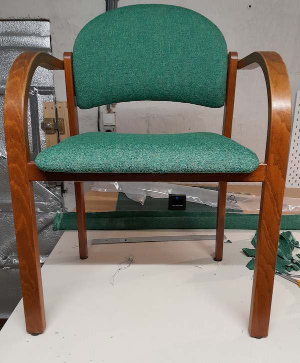 Fauteuil moderne face nouveau tissu