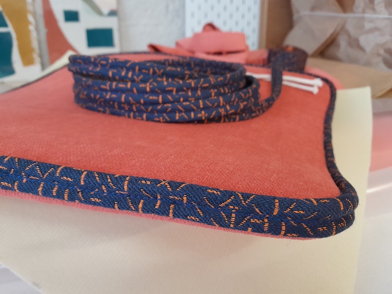 Chaises vintage en cours de réfection zoom double-corde