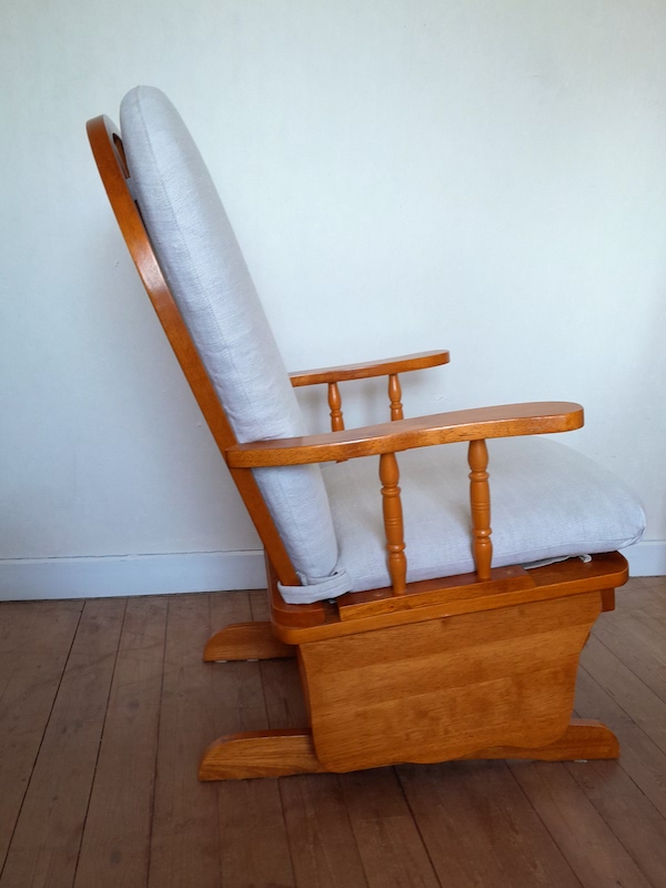 Fauteuil à bascule de profil nouveaux coussins